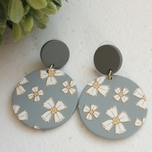 Flower desing Dangle earrings - Picture 10 of 10